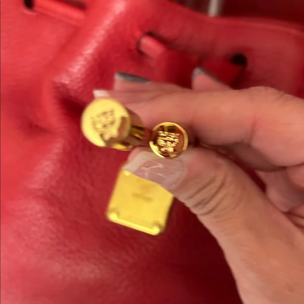 MCM Stylish Red Leather Bucket Bag with COA - Picture 2 of 13